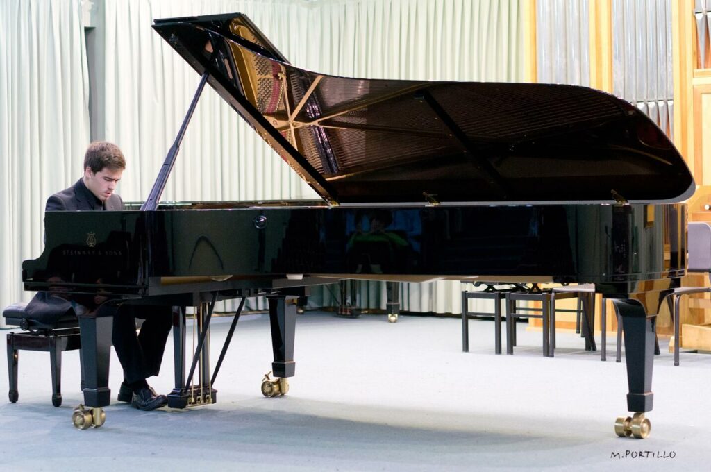 Concurso Internacional de Piano y Conciertos Clamo Music - 132 Concurso Internacional de Piano y Conciertos Clamo Music - 132