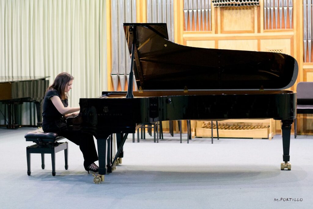 Concurso Internacional de Piano y Conciertos Clamo Music - 141 Concurso Internacional de Piano y Conciertos Clamo Music - 141