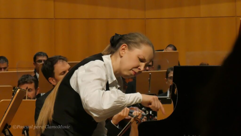 Concurso Internacional de Piano y Conciertos Clamo Music - 195 Concurso Internacional de Piano y Conciertos Clamo Music - 195
