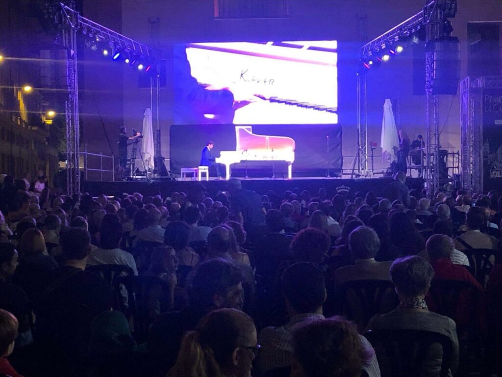 Pianos en la Calle - 48 Pianos en la Calle - 48